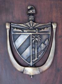 Escudo, bronce y madera, 2017 (col. privada)