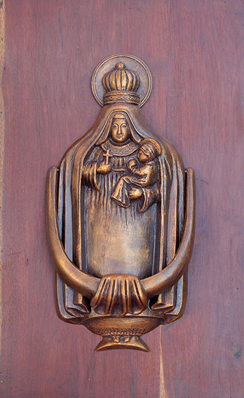 Virgen, fibra de vidrio y madera, 2018